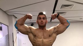 Kulturysta skrytykował kolegę. Bo dużo zarabia, ale o pieniądze prosi internautów