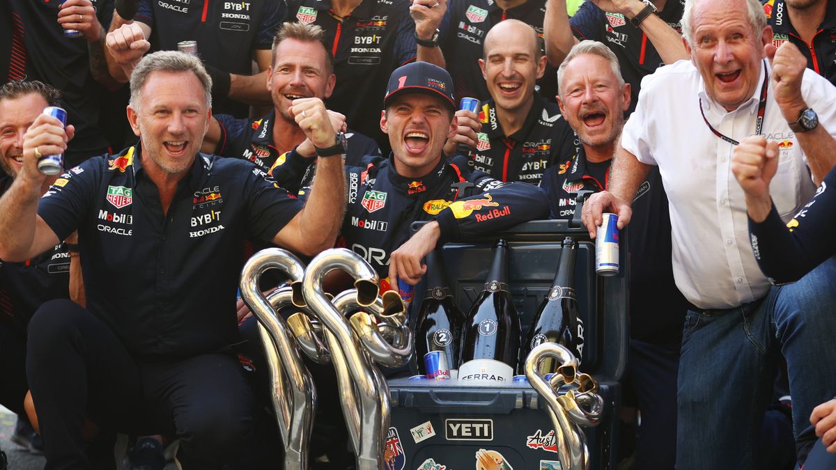 Zdjęcie okładkowe artykułu: Materiały prasowe / Red Bull / Na zdjęciu: Max Verstappen świętujący zwycięstwo