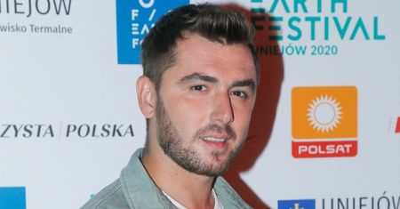 Kamil Bednarek ROZSTAŁ SIĘ z narzeczoną?! Victoria Hall zmieniła status na "WOLNA"