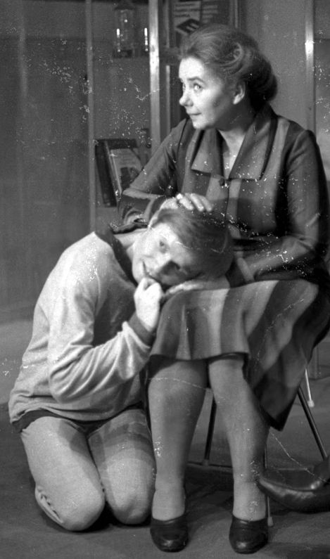 Katarzyna Łaniewska w spektaklu "Equus"