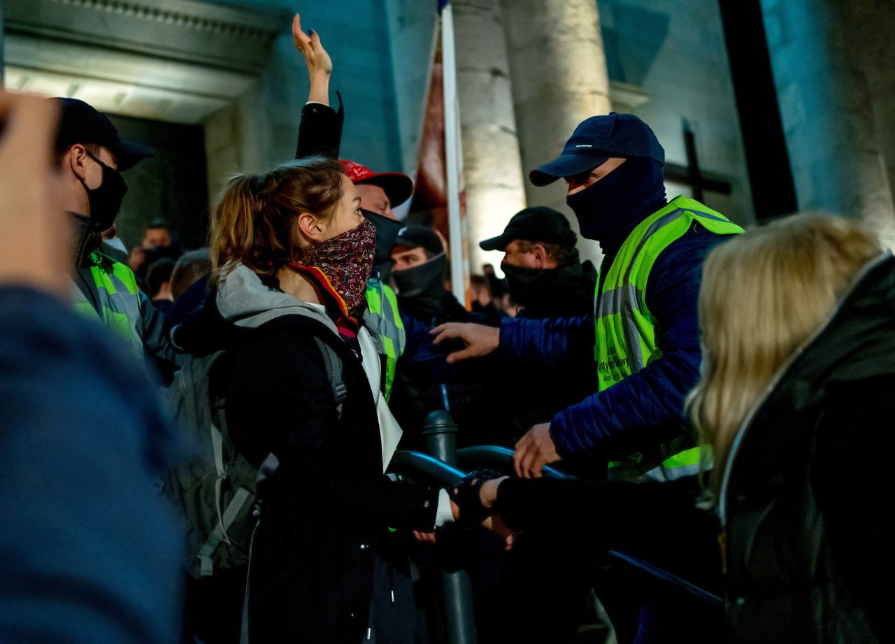 Strajk kobiet. Katowiccy policjanci mówią, jak z ich perspektywy wyglądają protesty