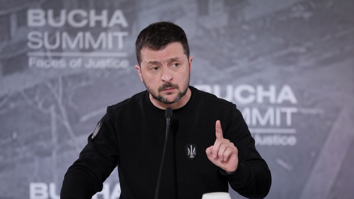 Ukraine's President Volodymyr Zelensky attends a joint press conference with the leaders of Slovakia, Moldova, Slovenia and Croatia after the 'Bucha summit' conference in Kyiv (Kiev), Ukraine, 31 March 2023, amid Russia's invasion. The summit marked the first anniversary of the city of Bucha's 'de-occupation' from Russian troops, some five weeks after Russian forces had entered Ukraine on 24 February 2022, starting a conflict that has provoked destruction and a humanitarian crisis. Zelensky and the other European leaders took part in events commemorating the residents of the city killed during the Russian occupation. EPA/OLEG PETRASYUK Dostawca: PAP/EPA.