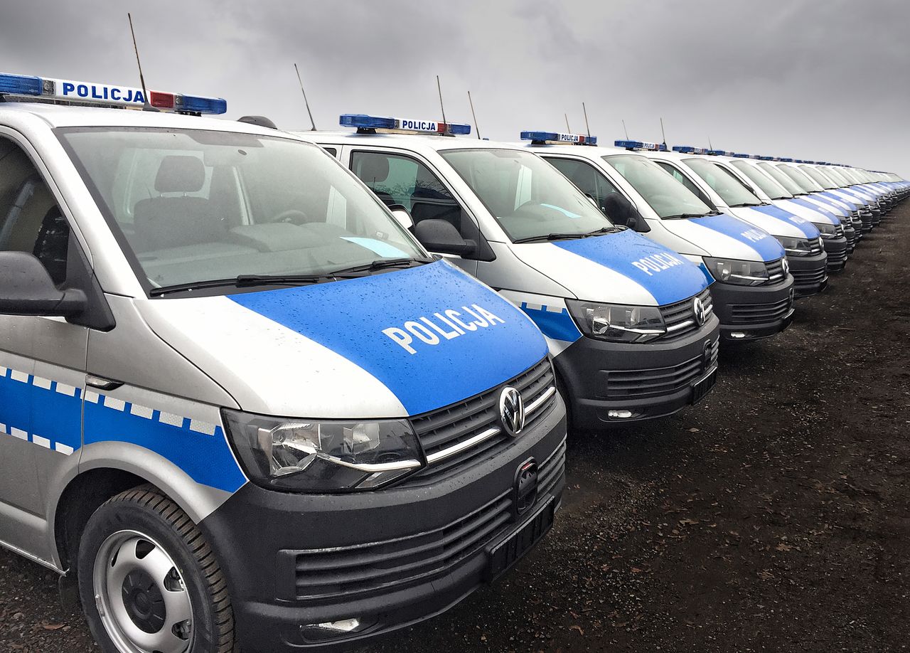 100 Volkswagenów Transporterów w polskiej Policji