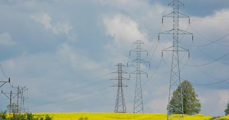 Rekomendacje: Niższe wyceny dla Enei, Energi, PGE i Taurona