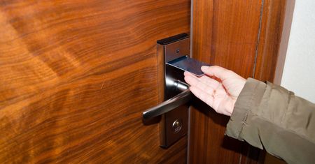 Prosty trik z kartą w hotelu. Turyści nie mówią o tym głośno