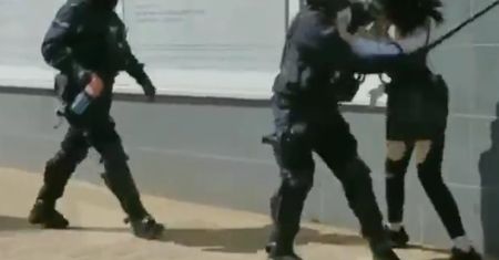 Interwencja w Głogowie. Tak policja broni zachowania swojego funkcjonariusza