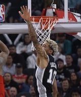 Sochan wrócił do pierwszej piątki. Spurs wyrównali niechlubny rekord