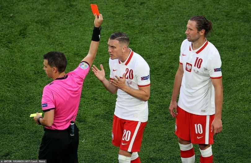 Fani kpią z Grzegorza Krychowiaka po czerwonej kartce w meczu ze Słowacją