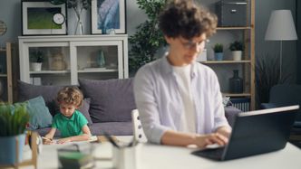 Od pieluch do Excela - ojcowskie urlopy oczami pracodawców