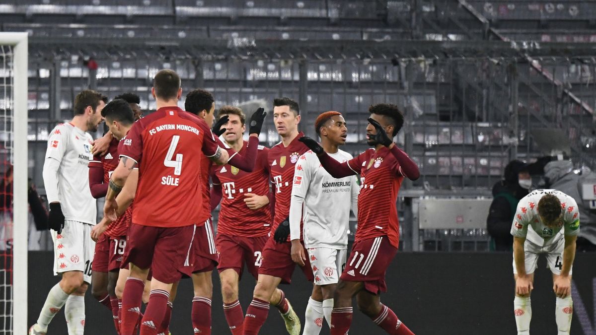 PAP/EPA / Na zdjęciu: radość piłkarzy Bayernu Monachium