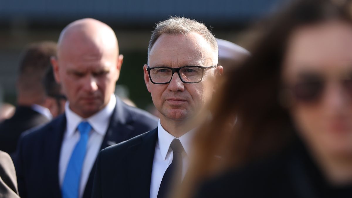 In Gdansk, Poland, on August 31, 2025, Andrzej Duda, former President of Poland, participates in a wreath-laying ceremony at the gate of the Gdansk Shipyard. On August 31, 1980, the August Agreements are signed between the democratic opposition and the communist government. That month, around 700,000 people participate in strikes, and the newly founded trade union Solidarity attracts 9-10 million members. To commemorate these events, an anniversary takes place in the BHP Hall of the Gdansk Shipyard, and flowers are laid at the shipyard gate. (Photo by Klaudia Radecka/NurPhoto via Getty Images)