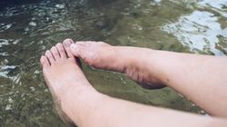 Sygnał, że jesz za dużo soli. Wystarczy spojrzeć na ręce i nogi 