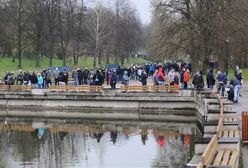 Śląskie. Długa kolejka do punktu szczepień w Parku Śląskim. Akcja przekroczyła oczekiwania