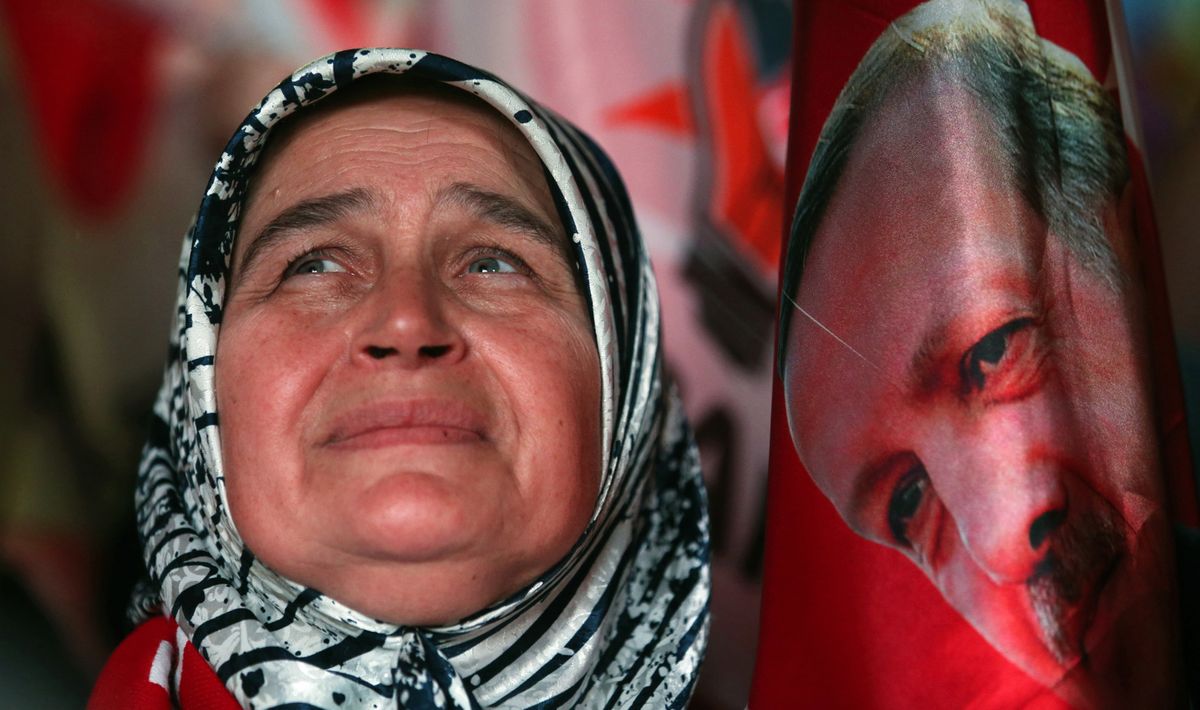 Prezydent Erdogan wygrał wybory w Turcji. Przydomek "Sułtana" nie jest przesadzony