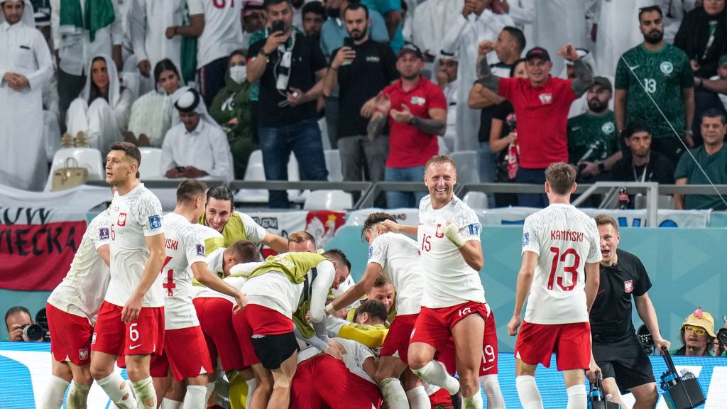 Zdjęcie okładkowe artykułu: Getty Images /  Ayman Aref/NurPhoto / Na zdjęciu: reprezentacja Polski po golu Roberta Lewandowskiego w meczu z Arabią