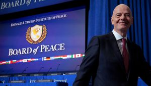 Muppet Trumpa. Nie brzydził się nawet Putinem [OPINIA]