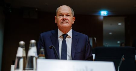 Zmasowana krytyka po telefonie do Putina. Scholz reaguje