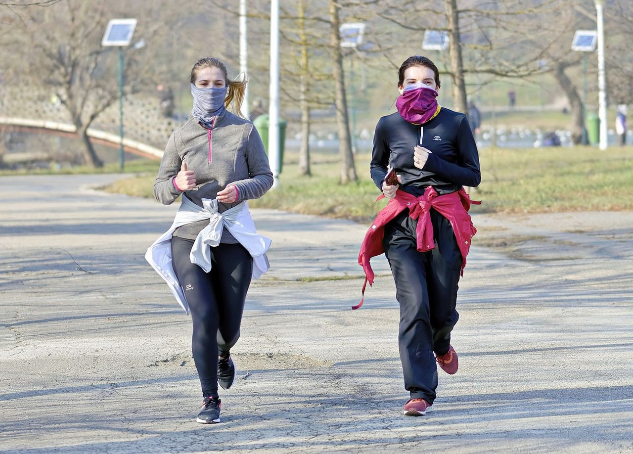 Maseczki ochronne nie przeszkadzają w uprawianiu sportu. Nowe badania naukowców