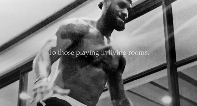 Nike zachęca do ćwiczeń w czasie kwarantanny w kampanii „Play for the World”. W reklamie LeBron James, Ramla Ali i Sara Hughes