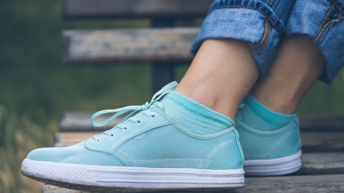 Buty można odświeżyć wieloma sposobami