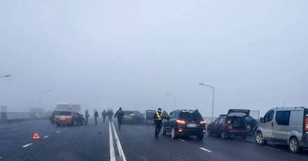 "Mgła gęsta jak smoła". Spektakularny karambol we Lwowie