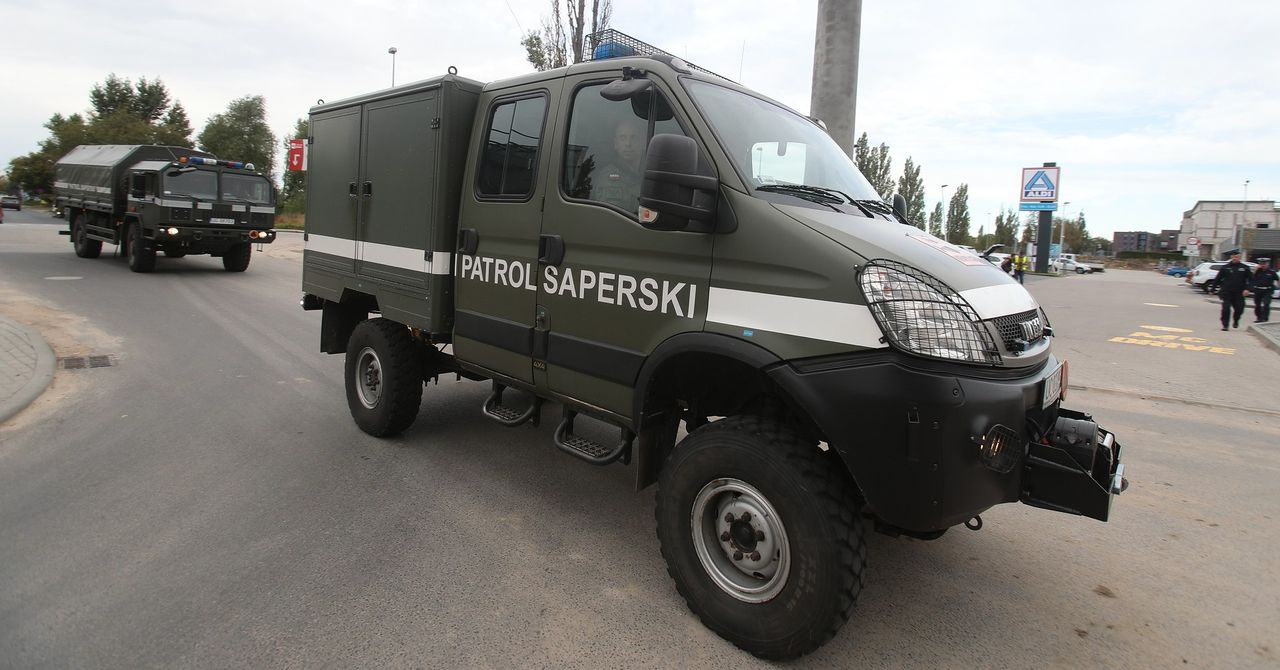 Wrocław: Niewybuch na parkingu przy Cmentarzu Osobowickim. Na miejscu saperzy