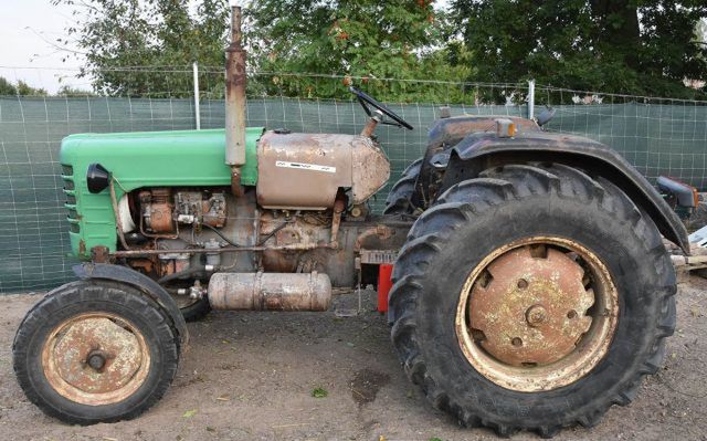 Rudnik: Po 82-latku przejechał ciągnik rolniczy. Mężczyznę zabrał do szpitala śmigłowiec LPR