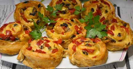 Zawijane pizzerki z kurczaka. Fantastyczna przekąska