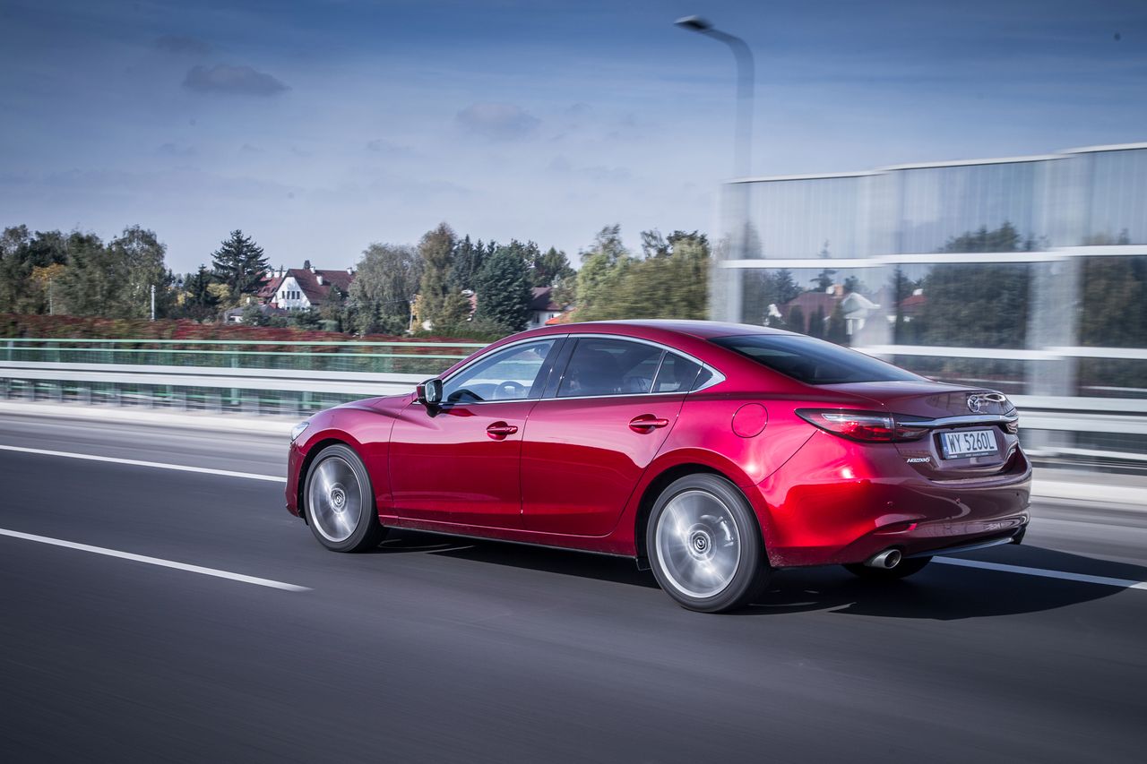 Komfort nie do podrobienia. Mazda 6 z dużym silnikiem na autostradzie