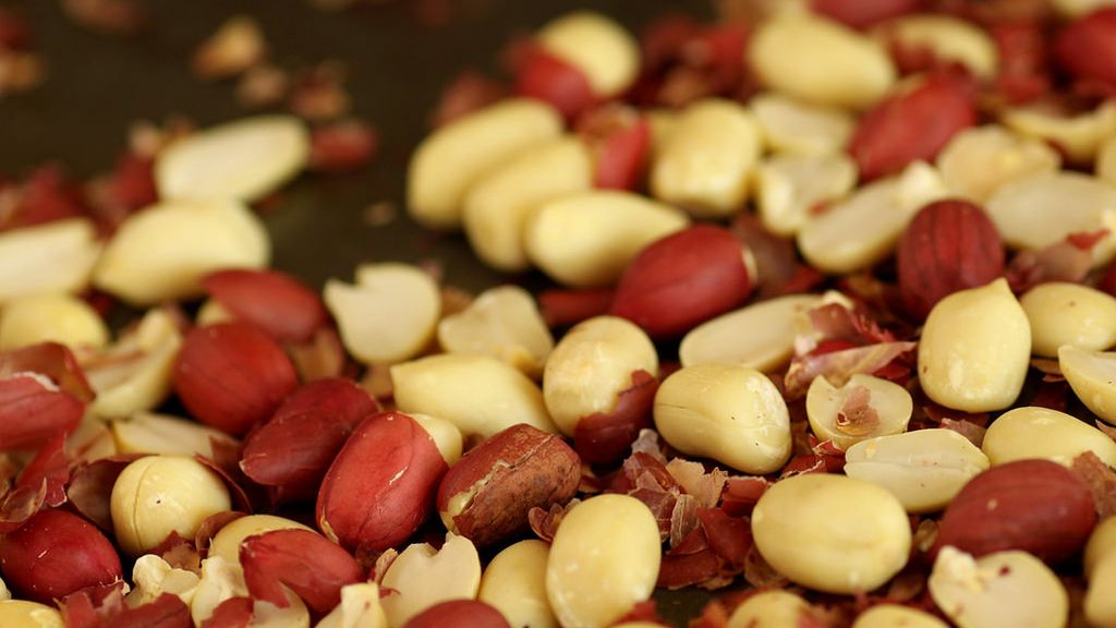 Orzeszki ziemne prażone na sucho bez dodatku soli