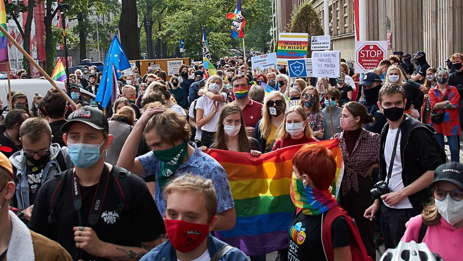 Warszawa. Pod MEN protestuje kilkaset osób