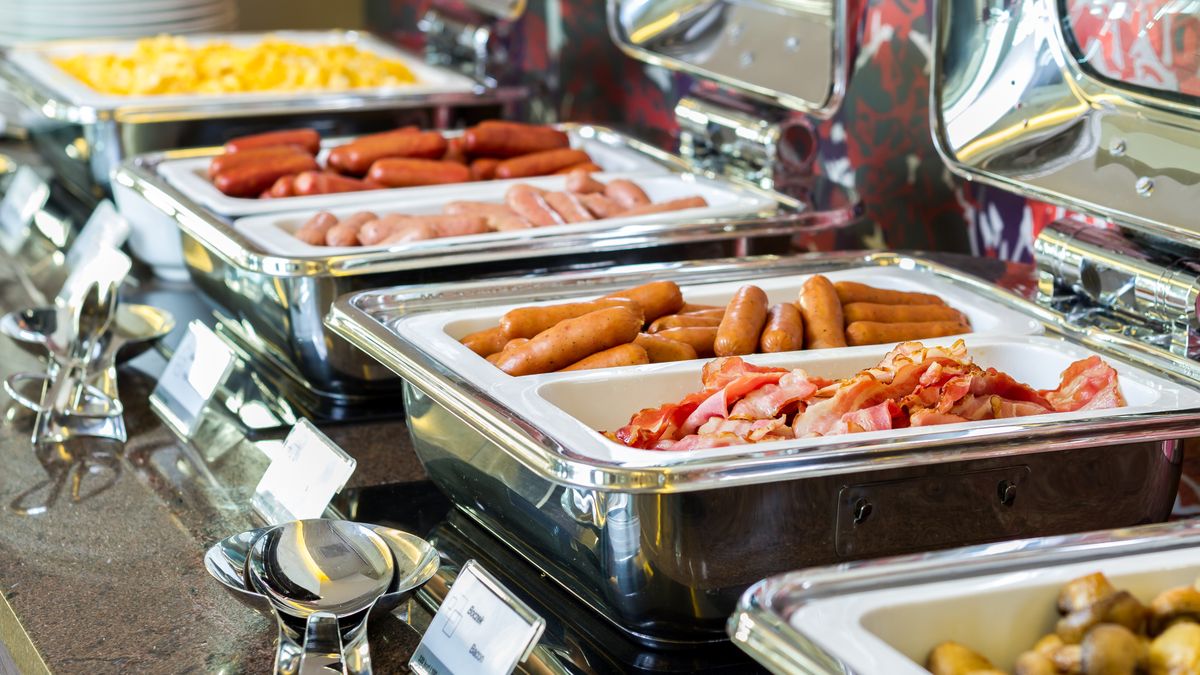 Śniadania w hotelach często ociekają przepychem