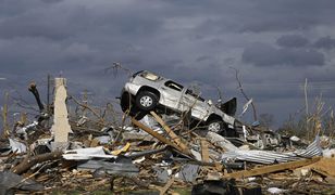 11 zabitych przez tornada w USA. Zdjęcia przerażają