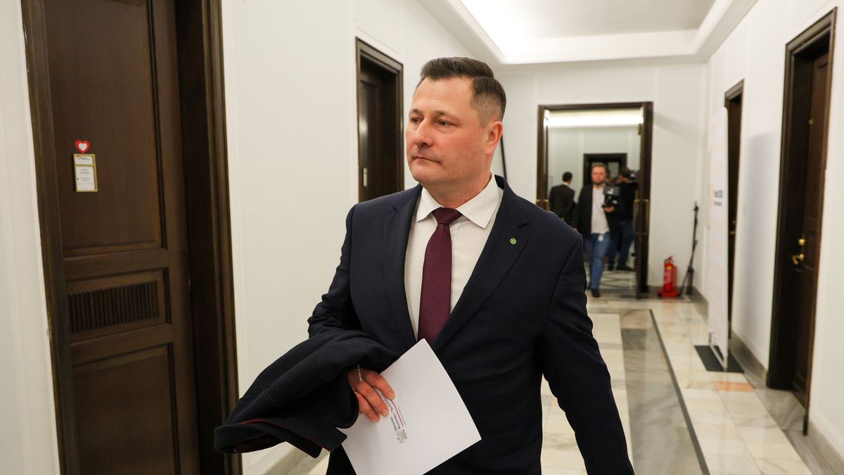 Warszawa, 03.01.2025. Minister rozwoju i technologii Krzysztof Paszyk przed konferencją prasową w Sejmie w Warszawie, 3 bm. (mr) PAP/Paweł Supernak