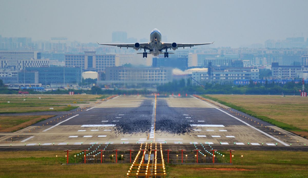 Linie lotnicze czekają ciężkie lata. "Powrót do normalności nastąpi w 2023 r."