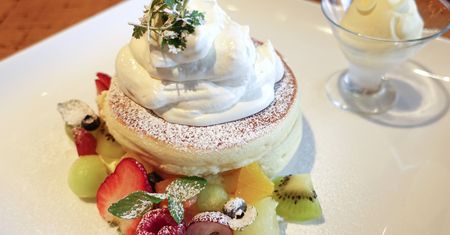 Zamiast naleśników, zrób fluffy pancakes. Są wyjątkowo puszyste i delikatne jak obłoczek