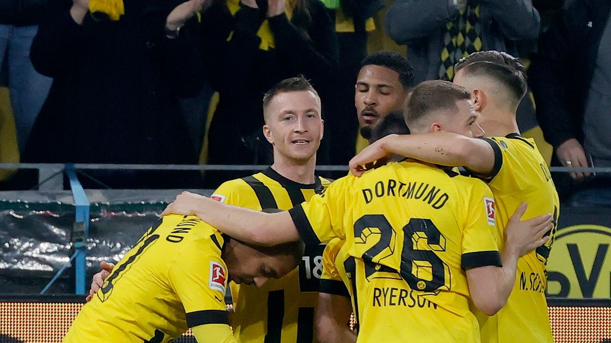 PAP/EPA / RONALD WITTEK / Na zdjęciu: piłkarze Borussii Dortmund