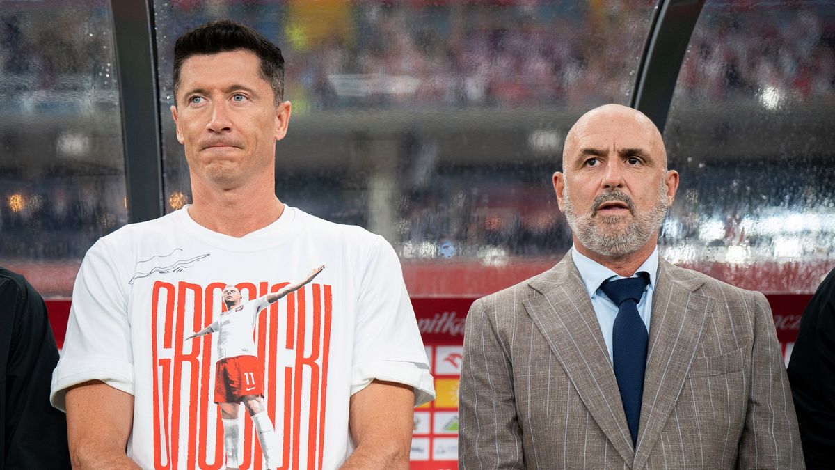 Getty Images / Marcin Golba/NurPhoto / Na zdjęciu: Od lewej Robert Lewandowski i Michał Probierz.