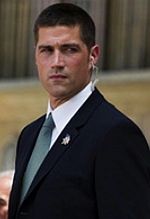 Matthew Fox i Edward Burns obok Aleksa Crossa