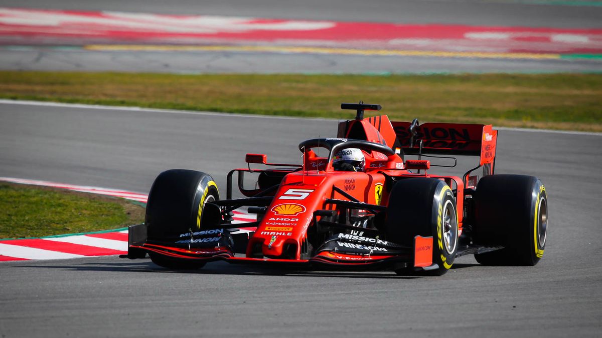 Sebastian Vettel w trakcie porannej sesji testowej