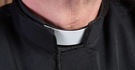 Pobicie 80-letniego księdza. Policja zatrzymała sprawcę