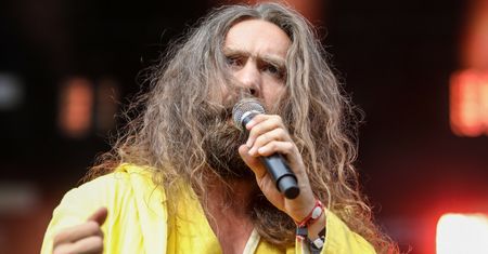 Wokalista Łąki Łan dzieli się absurdalnymi teoriami i nazywa wojnę w Ukrainie spiskiem. Jest ostra reakcja