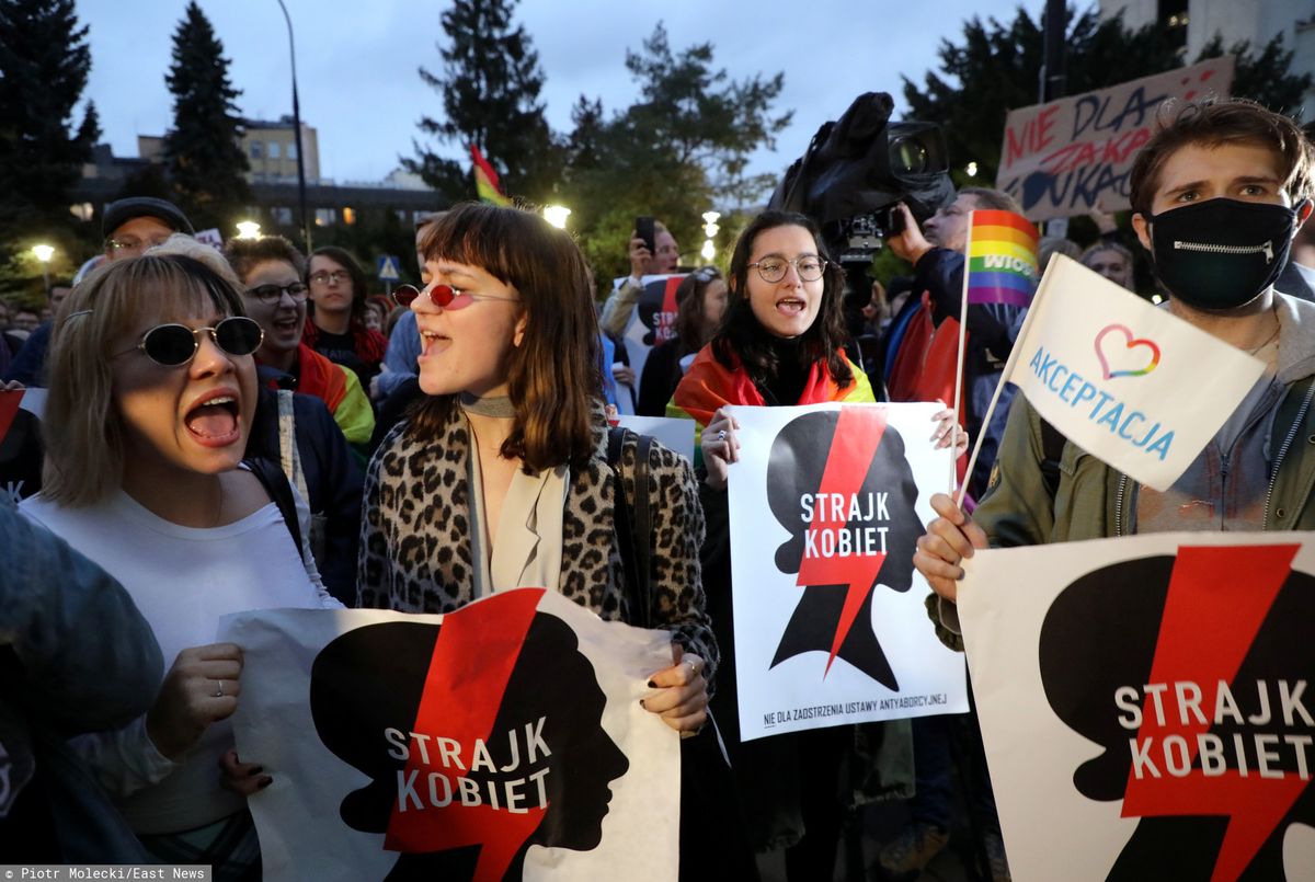 Zakaz promowania seksu wśród nieletnich. Zagraniczne media reagują na ruch PiS w Sejmie