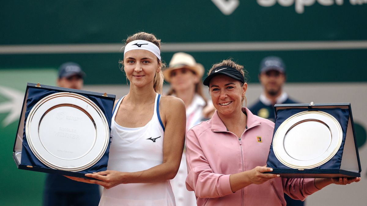 PAP / Jan Dzban  / Na zdjęciu: Maryna Zaniewska i Kristina Kucova, mistrzyni i finalistka BNP Paribas Poland Open