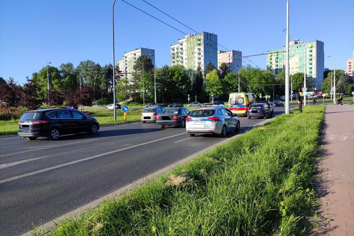 Zderzenie forda ze skodą na rondzie Berbeckiego