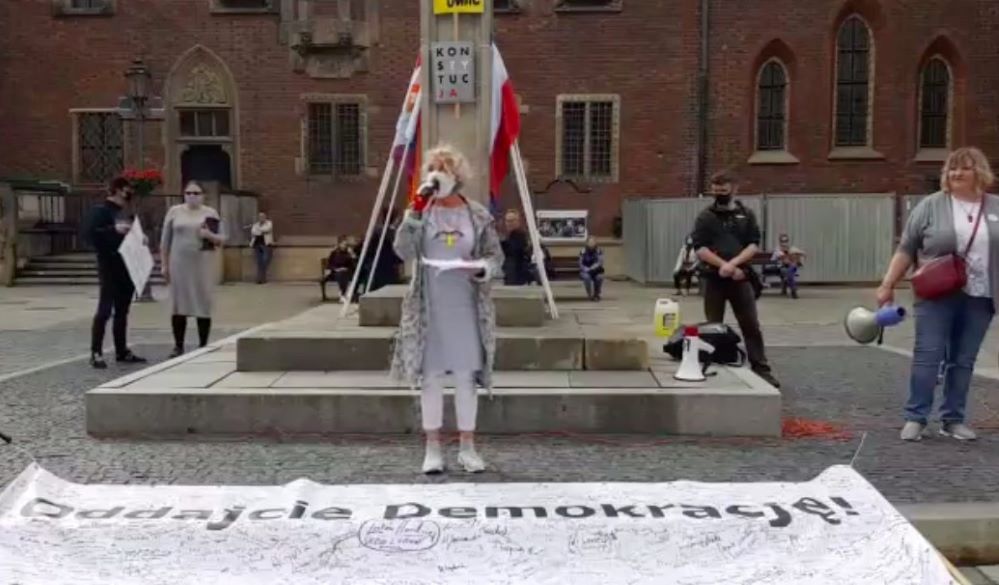 Wrocław. Protest opozycji na Rynku. PiS pod pręgierzem