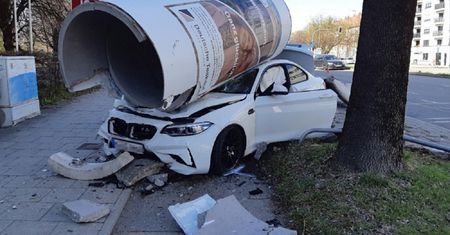 Fatalne skutki wyścigu ulicznego. 23-latek rozbił luksusowe BMW