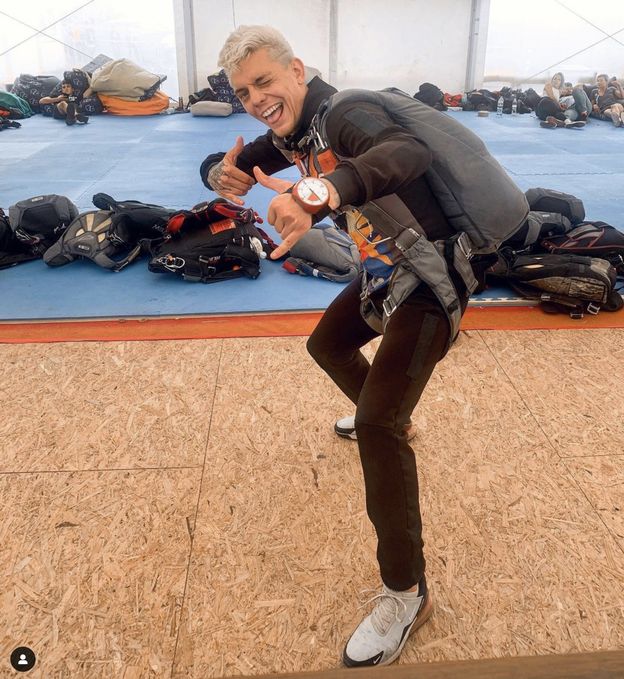 Internauci przypomnieli występ Friza z udziałem DeeJayPallaside'a. Robili konkurs na "najlepszego NUDESA". Wiśniewski już zareagował (WIDEO)