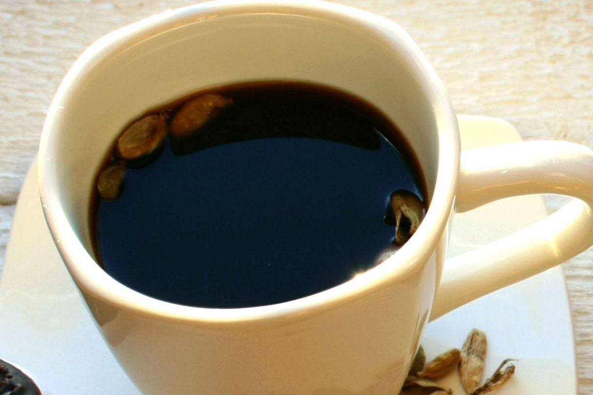 Kardamom statt Zucker: So wird Kaffee zum gesunden Genuss