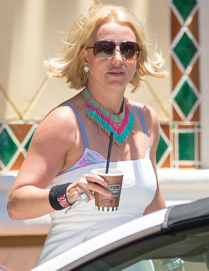 Britney Spears wygląda coraz gorzej. Już nie dopina się w ubrania